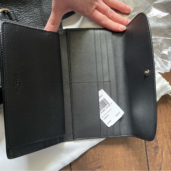 NWT Authentic Coach Purse and purse. Comes with dust bag price on tag is USD - Picture 6 of 7